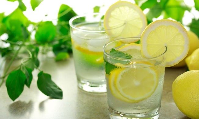 Agua tibia de limón y sus propiedades